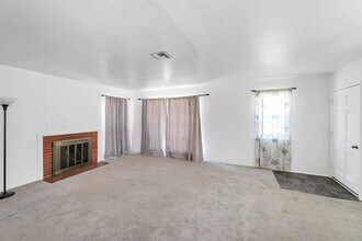 22506 Arriba Dr in Santa Clarita, CA - Building Photo - Building Photo