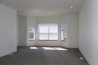 3413 SW Moss St in Portland, OR - Building Photo - Building Photo