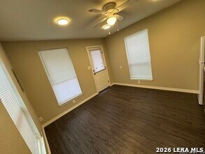 242 W Harlan Ave in San Antonio, TX - Building Photo - Building Photo