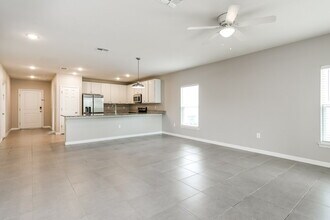 1851 Superior Ct in Poinciana, FL - Foto de edificio - Building Photo