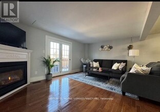 90 Carter Crescent in Cambridge, ON - Building Photo - Building Photo
