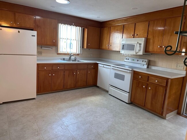 390 Mountain Ave in Revere, MA - Building Photo - Building Photo