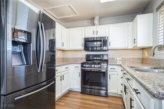 2271 Sierra Sunrise St in Las Vegas, NV - Building Photo - Building Photo