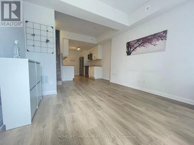 1060 Portage Pkwy in Vaughan, ON - Building Photo - Building Photo