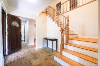 64 Furnace Woods Rd in Cortlandt Manor, NY - Building Photo - Building Photo