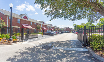 Campus Crossings on Alafaya in Orlando, FL - Building Photo - Building Photo