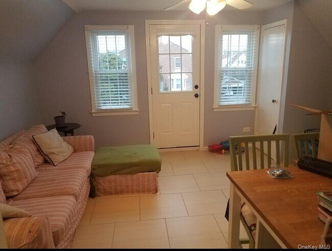 302 E Penn St in Long Beach, NY - Building Photo - Building Photo