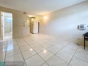 1717 NW 8th Pl in Fort Lauderdale, FL - Building Photo - Building Photo