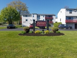 Brynnington in Oswego, NY - Foto de edificio - Building Photo