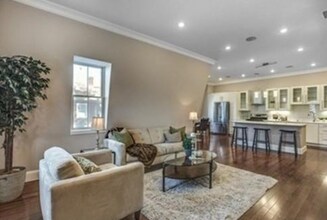 22 Hamlet St, Unit 4 in Somerville, MA - Building Photo - Building Photo