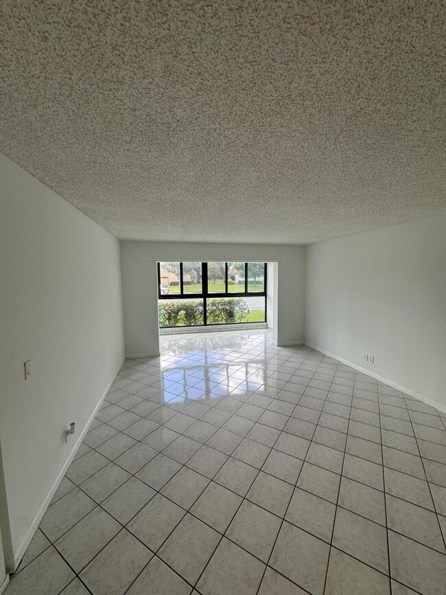 603 Sea Pine Way in Greenacres, FL - Building Photo - Building Photo