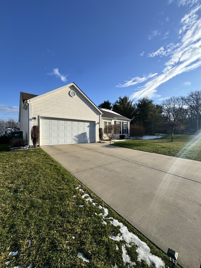 18025 Lisbon Dr in South Bend, IN - Foto de edificio - Building Photo
