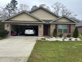 1718 Calgary Dr N in Mobile, AL - Building Photo