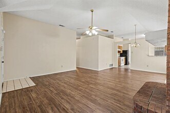 5209 Livermore Dr in Arlington, TX - Building Photo - Building Photo