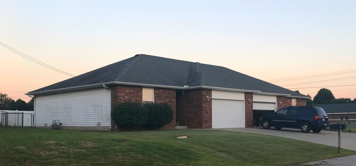 Misty Creek Duplex in Mt Vernon, MO - Building Photo