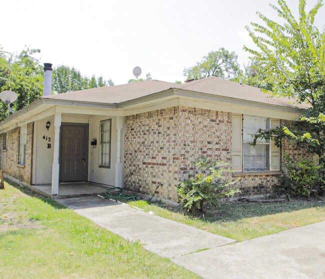property at 412 Hollandale Cir
