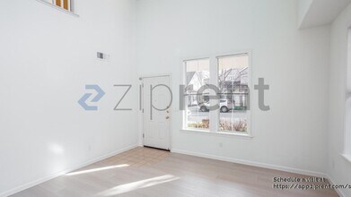 5 Chester Cir in Los Altos, CA - Foto de edificio - Building Photo