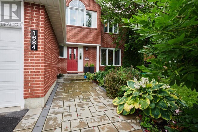 1684 Des Sapins Gardens in Ottawa, ON - Building Photo - Building Photo