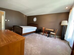 2367 Arbot Rd in Nanaimo, BC - Building Photo - Building Photo