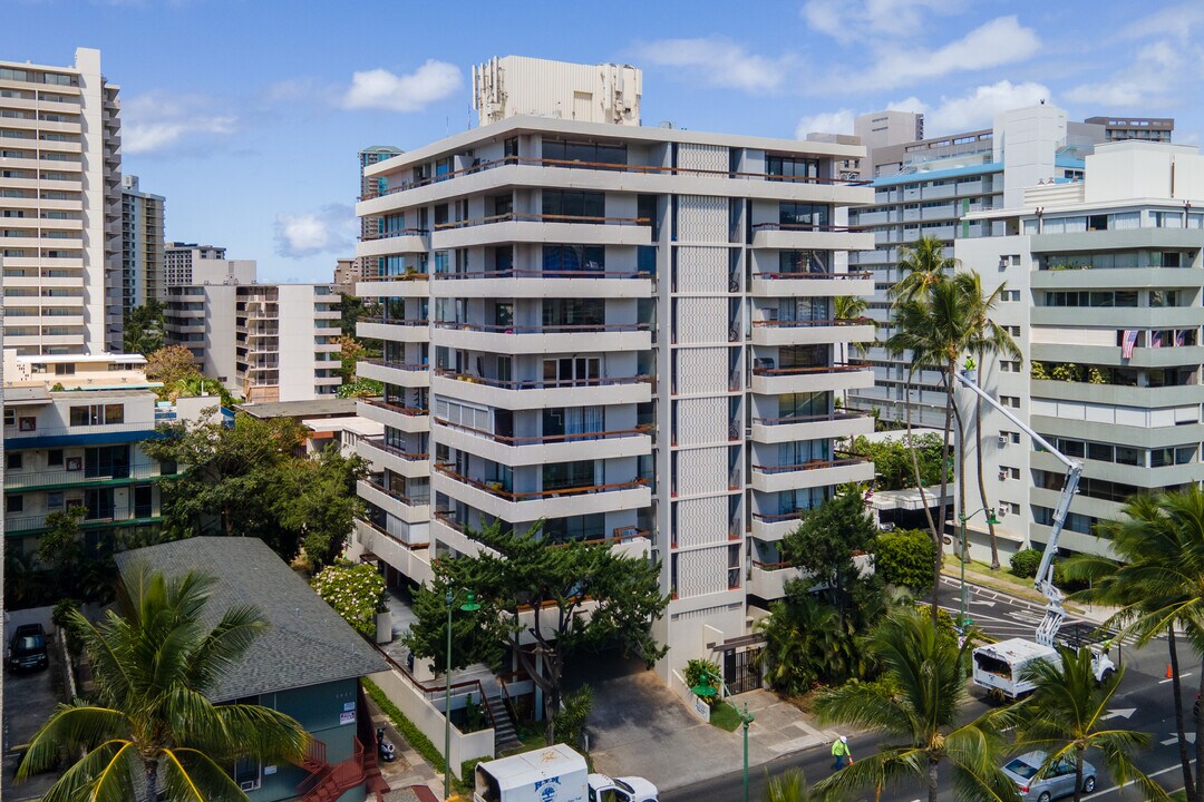 2029 Ala Wai Blvd in Honolulu, HI - Building Photo