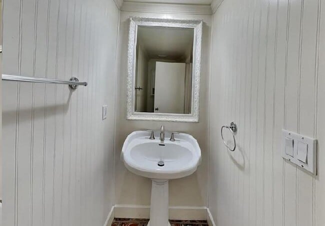 22841 White Pine Pl in Santa Clarita, CA - Building Photo - Building Photo