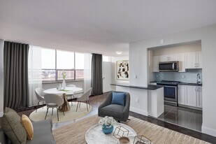 3575 Bathurst St in Toronto, ON - Building Photo