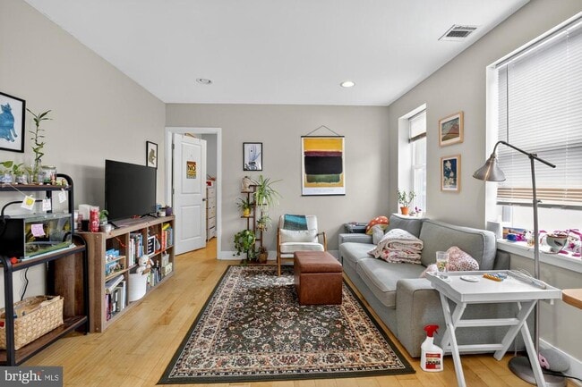 property at 709 N 3rd St