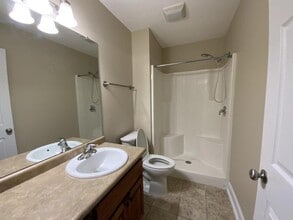 104 Lakeview Commons Dr in Statesboro, GA - Building Photo - Building Photo