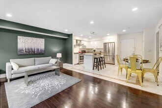 310 Cliff Ln in Cliffside Park, NJ - Building Photo - Building Photo