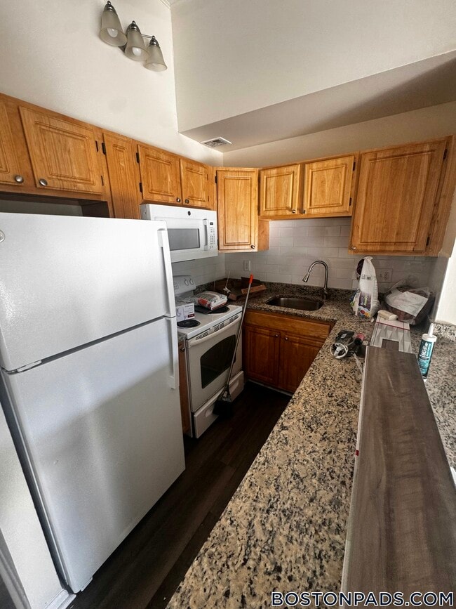 16 Westgate Dr