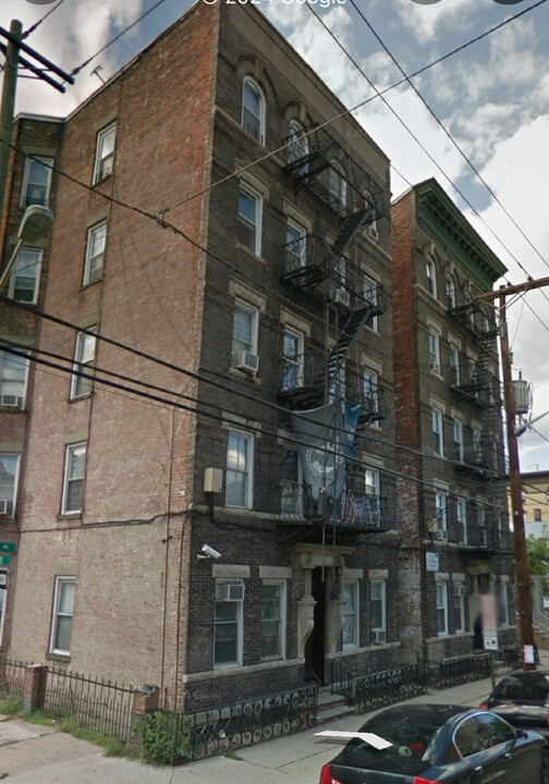 2301 Central Ave, Unit 2E in Union City, NJ - Building Photo