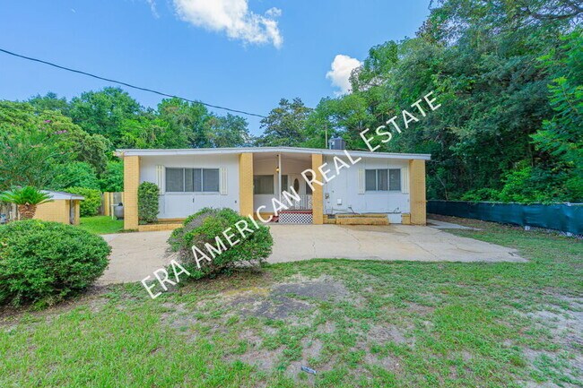 27 Holly Ave in Shalimar, FL - Building Photo - Building Photo