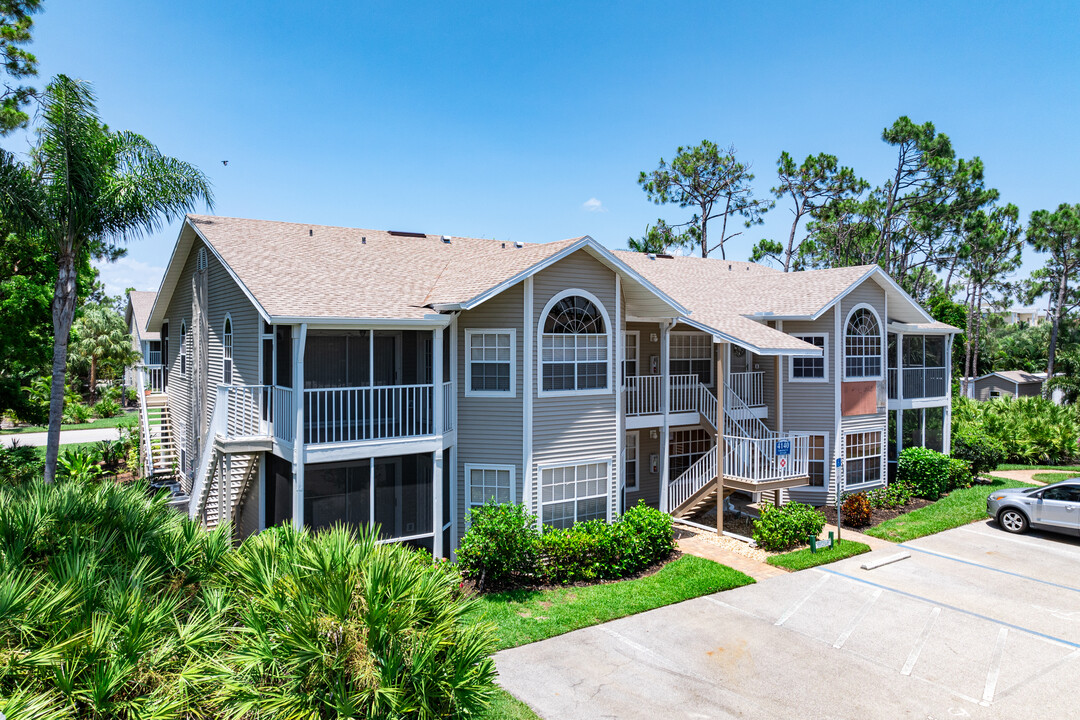 Wellington at Breckenridge in Estero, FL - Foto de edificio