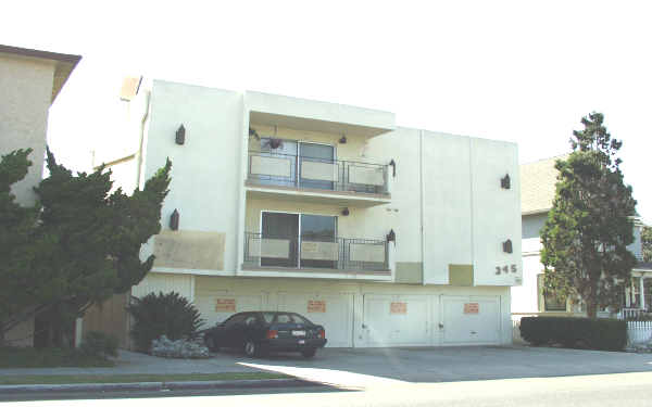 345 Magnolia Ave in Long Beach, CA - Foto de edificio - Building Photo