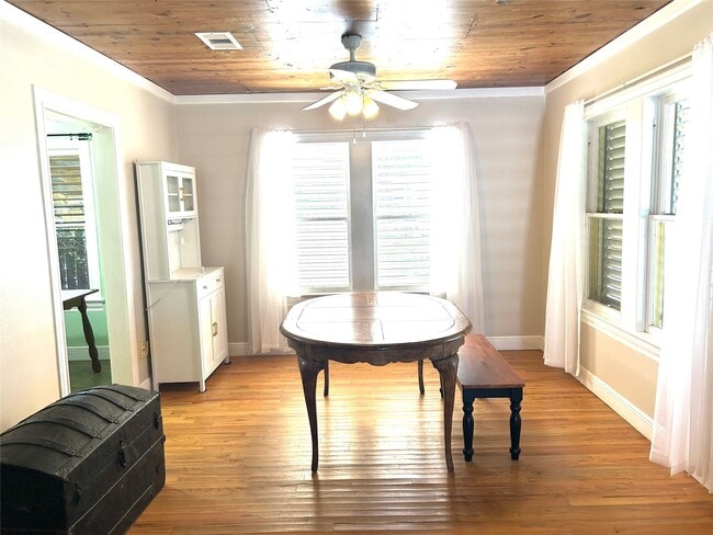 property at 4915 Houston Dr