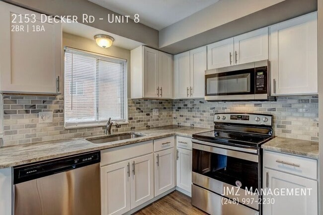 2153 Decker Rd in Walled Lake, MI - Building Photo - Building Photo