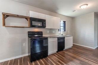2801 Virginia St in Baytown, TX - Building Photo - Building Photo