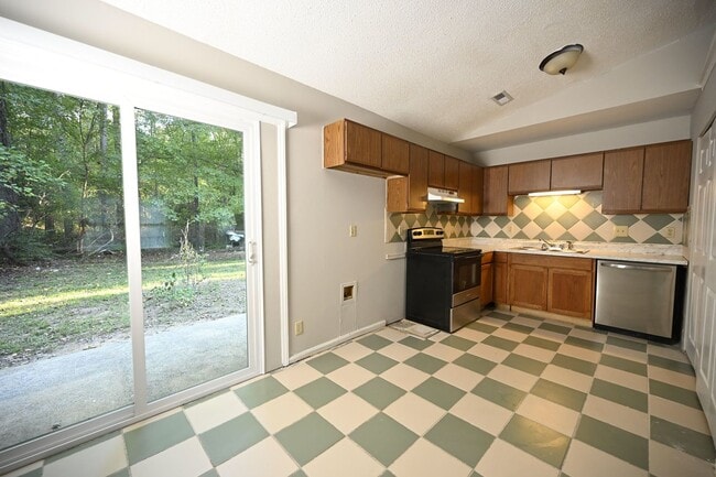 5 Capri Terrace in Durham, NC - Building Photo - Building Photo