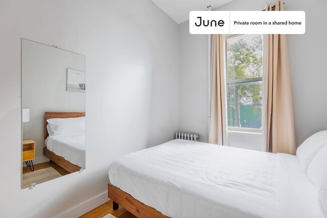 Room in Shared 5 bed/2 bath home in New York, NY - Building Photo - Building Photo