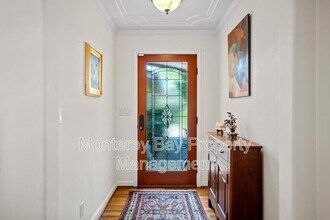 24809 Santa Fe St in Carmel By The Sea, CA - Foto de edificio - Building Photo