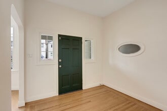 213 7th St in Oakland, CA - Foto de edificio - Building Photo