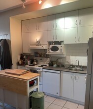 409 Swift St in Victoria, BC - Building Photo - Building Photo