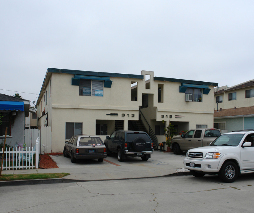 313 8th St in Seal Beach, CA - Building Photo