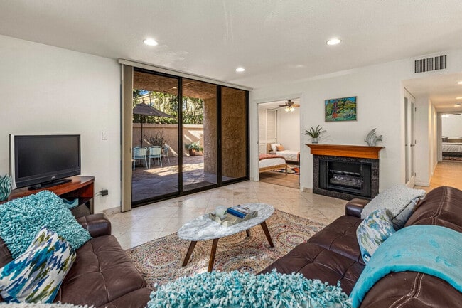 2420 Torrey Pines Rd