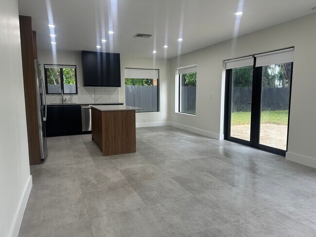 1610 NE 17th Ave in Fort Lauderdale, FL - Building Photo - Building Photo