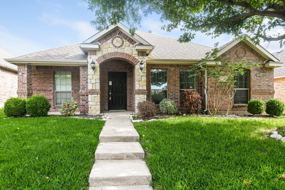 311 Galloping Hill Rd in Red Oak, TX - Building Photo