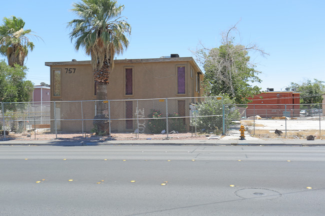 757 E Twain Ave in Las Vegas, NV - Building Photo - Primary Photo