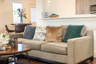 10022 Glenrio Ln in Dallas, TX - Building Photo - Building Photo