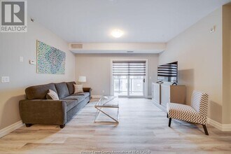 728 Brownstone Dr in Lakeshore, ON - Building Photo - Building Photo