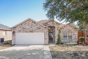 2668 Pioneer Bluffs Rd in Balch Springs, TX - Building Photo